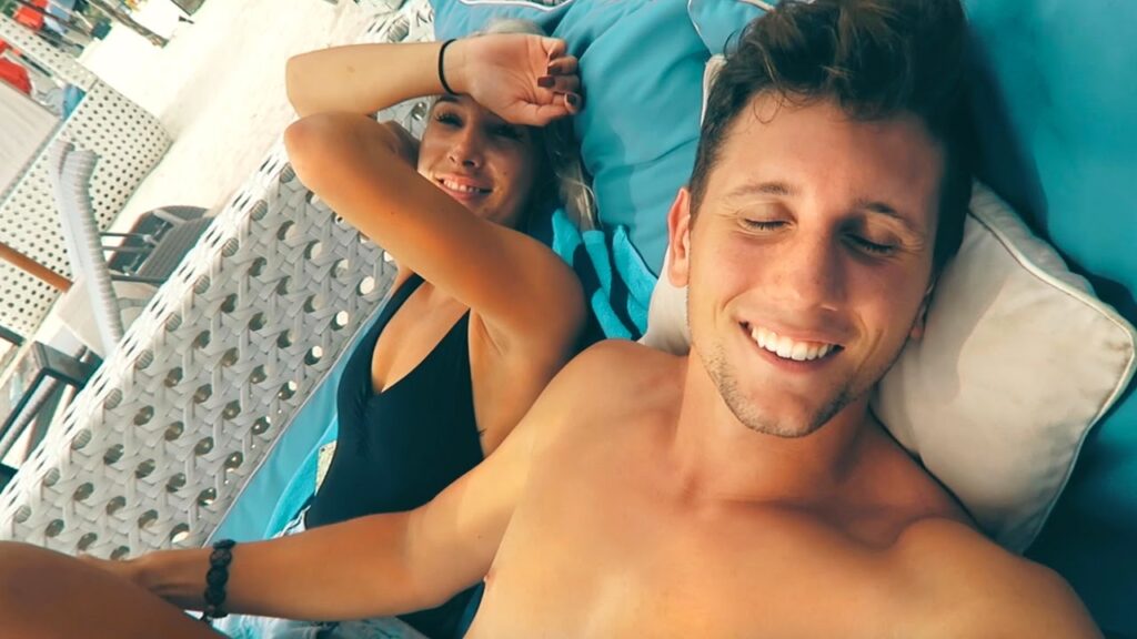 I WOULDN’T SAY I LOVE YOU – AWKWARD FIRST DATES STORIES